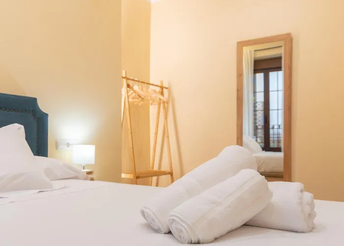 Puerta De Cordoba- Exterior Con Balcones Cordoue