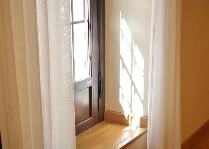 Puerta De Cordoba- Exterior Con Balcones * Κόρδοβα