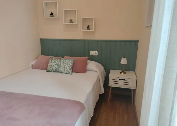 Puerta De Cordoba- Exterior Con Balcones * Κόρδοβα