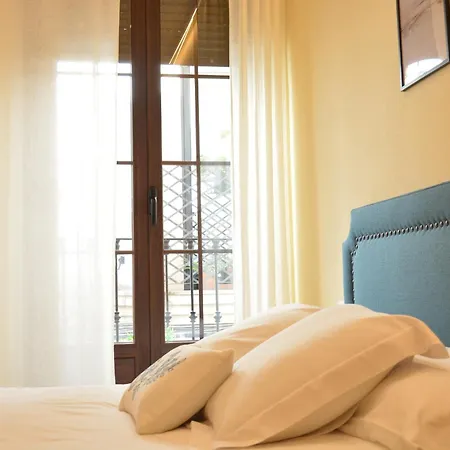 Puerta De Cordoba- Exterior Con Balcones Cordoba